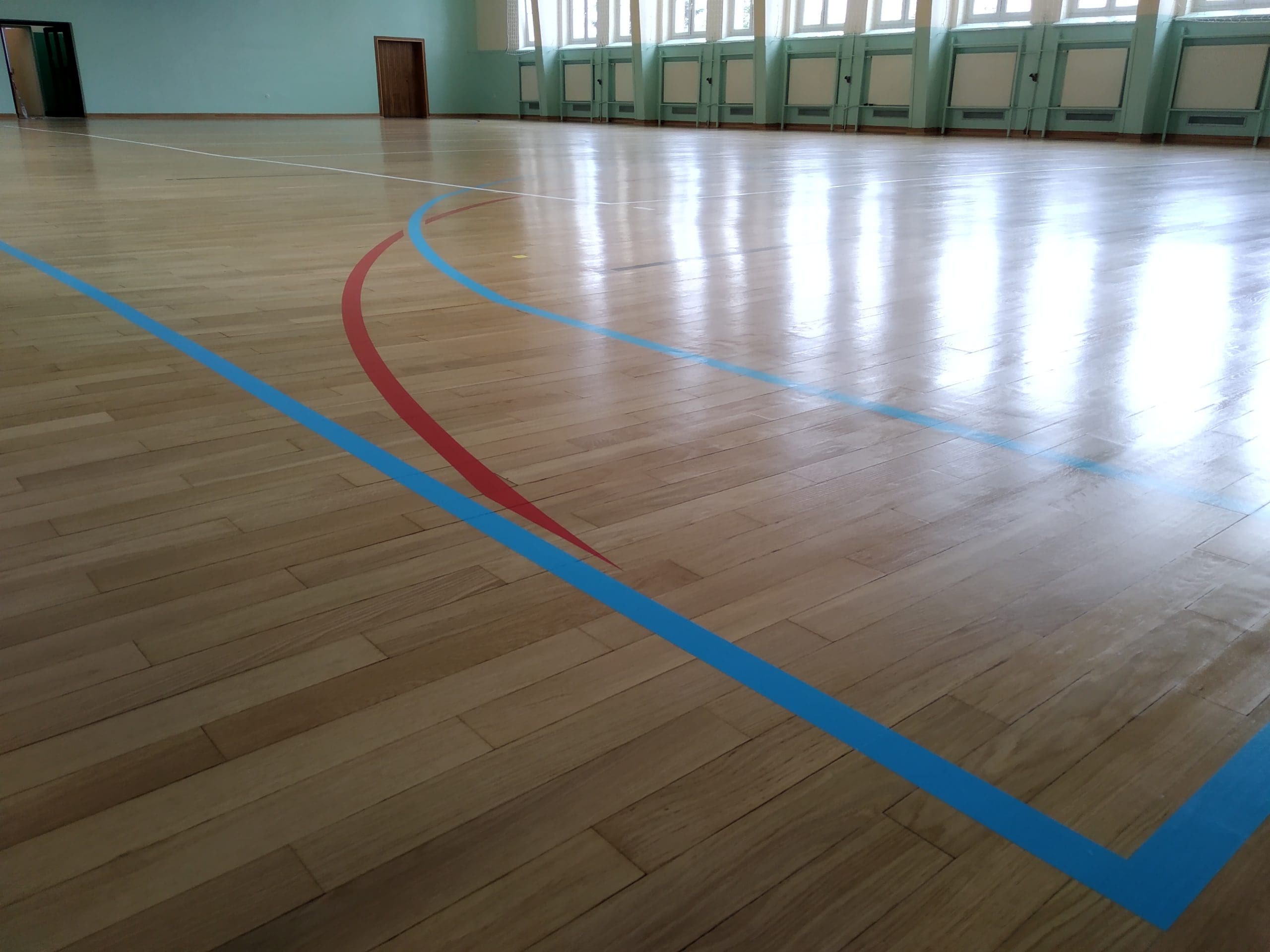 Renowacja – cyklinowanie i lakierowanie starej sali sportowej o powierzchni 505 m kw - Cyklinowanie Białystok i Warszawa